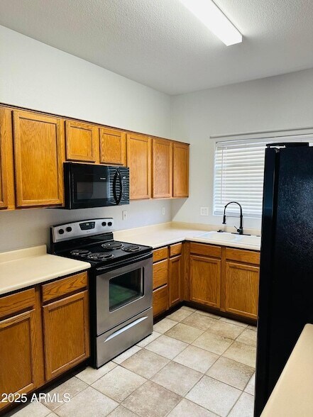 Building Photo - 9426 W Monroe St