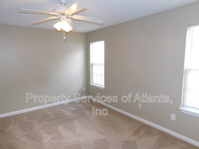 Building Photo - 202 Woodland Way