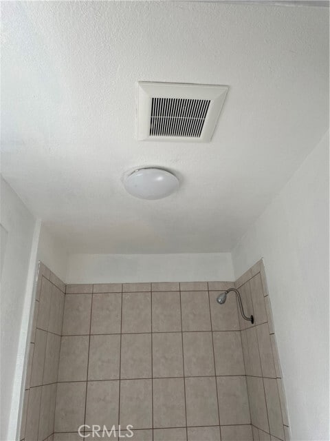 Building Photo - 674 E 115th St