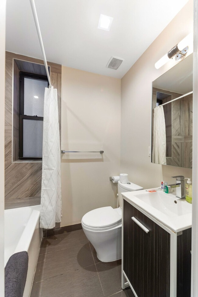 Building Photo - 1114 1st Ave