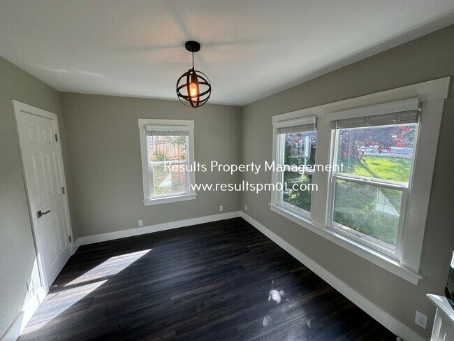 Building Photo - Penryn 3 Bed 2 Bath Cottage
