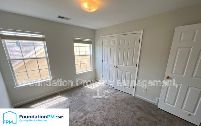 Building Photo - 1066 W Montebello Cir