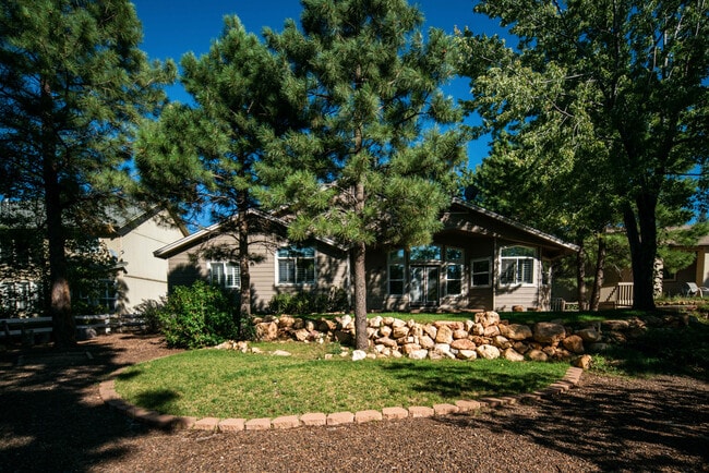 Building Photo - Beautiful Walnut Ridge Home!