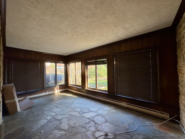 Building Photo - Charming 4 Bedroom/3.5 Bathroom Detached Home in Homeland, MD!