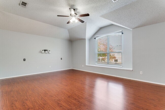 Building Photo - 1728 Creekpoint-