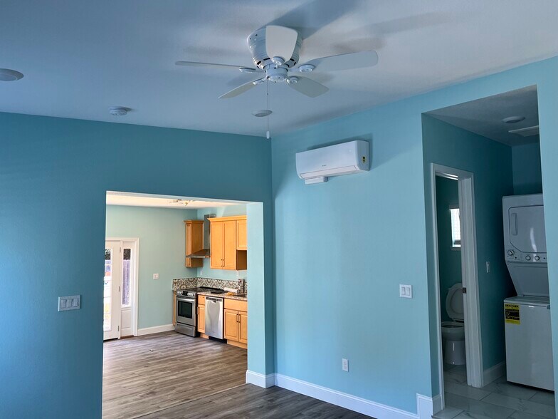 Building Photo - 5746 Robinhood Dr