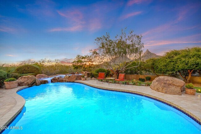 Building Photo - Beautiful custom home with backyard Oasis!