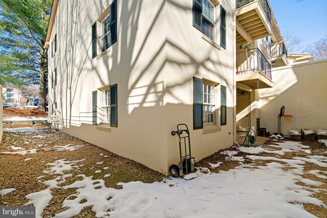 Building Photo - 5902 Surrey Hill Pl