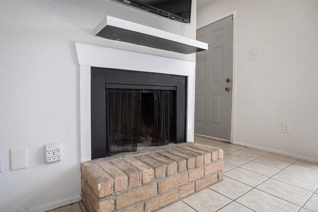 Building Photo - 18511 Egret Bay Blvd