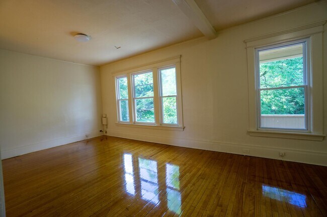 Building Photo - 725 Euclid Ave