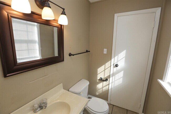 Building Photo - 11412 Ashwood Dr