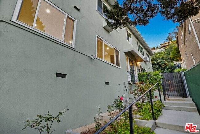 Building Photo - 1828 Silver Lake Blvd