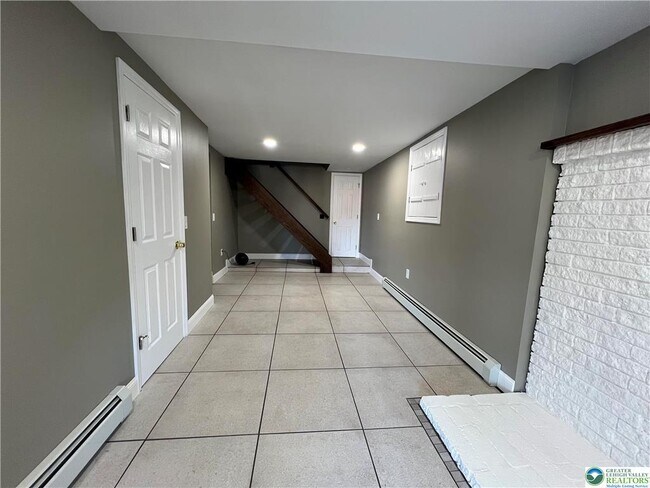 Building Photo - 3790 Redbud Dr