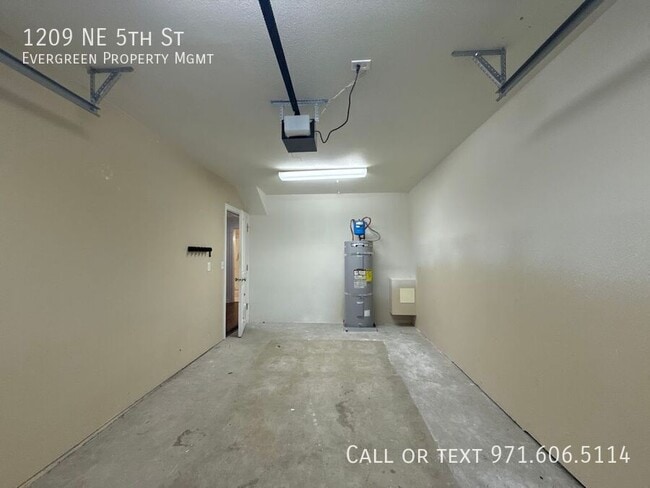 Building Photo - 1209 NE 5th St
