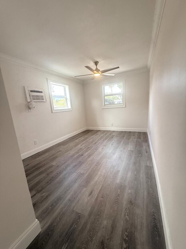 Building Photo - 442 SW 14th Ct