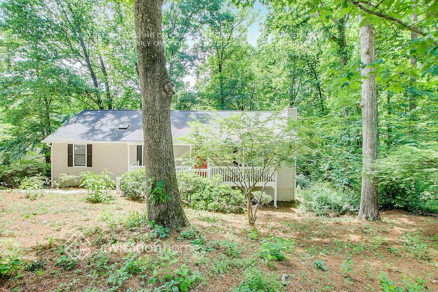 Building Photo - 830 Sunset Ct NW