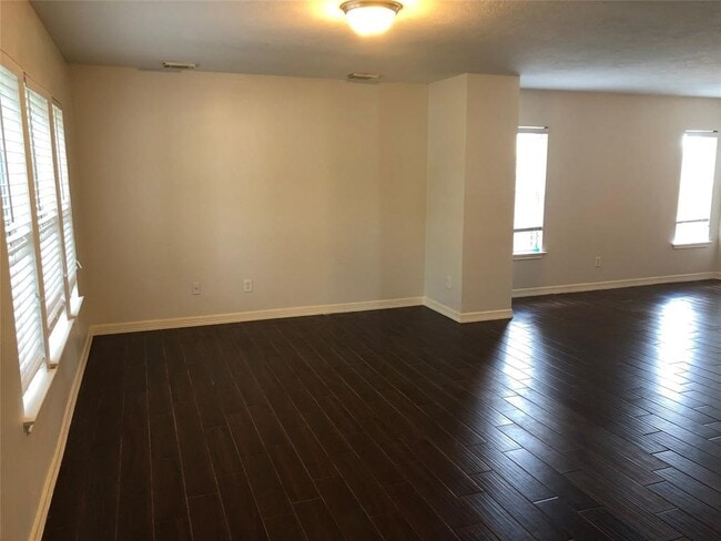 Building Photo - 5718 Silas Creek Ct