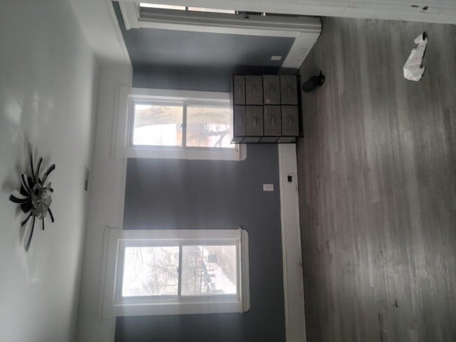 Building Photo - 1087 E 64th St