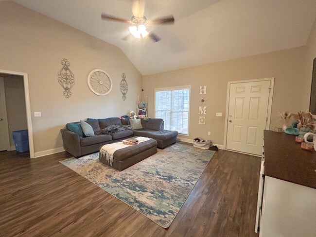 Building Photo - 101 Sweet Briar Trail