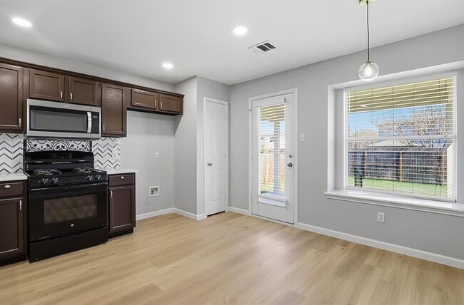 Building Photo - 2410 Charlie Harley Dr