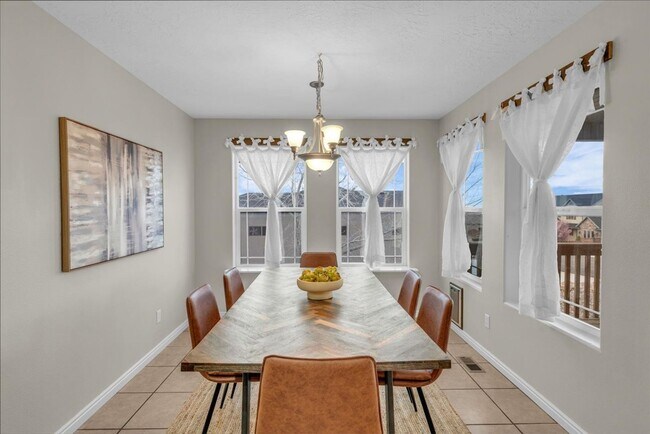 Building Photo - 2367 Monarch Cir