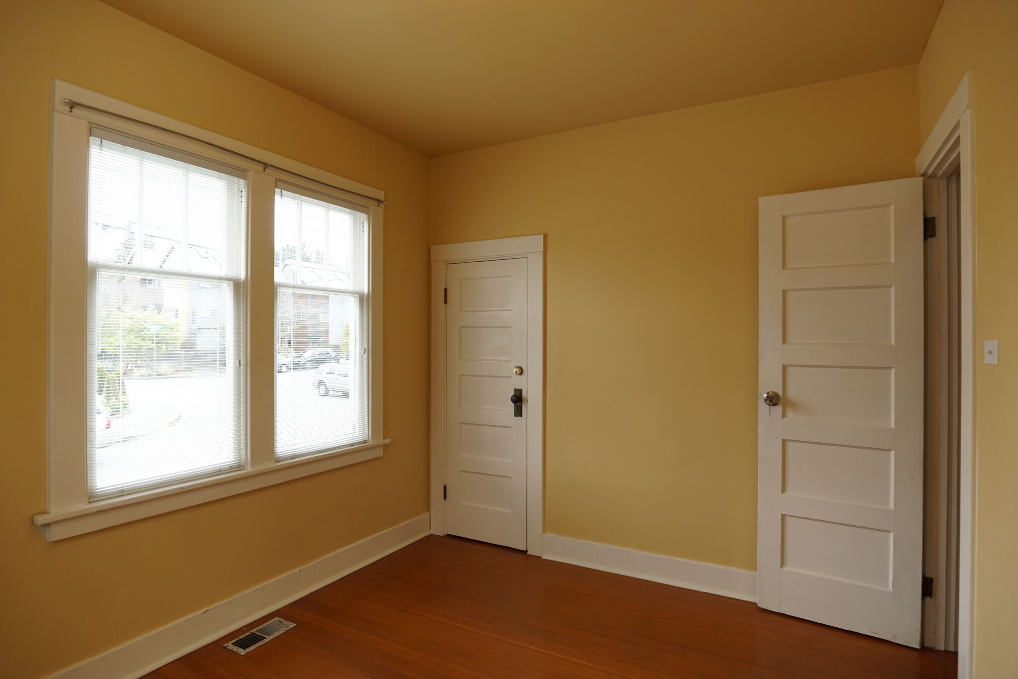 Building Photo - 2731 S Judkins St