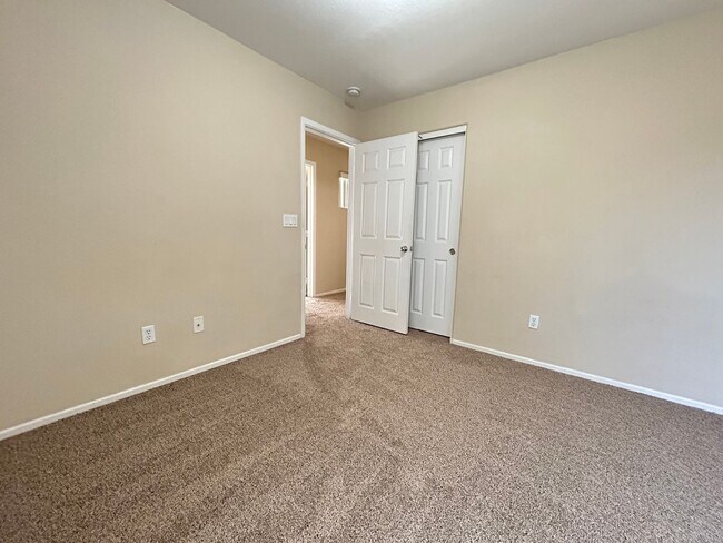 Building Photo - 3533 Terraza Mar Ave