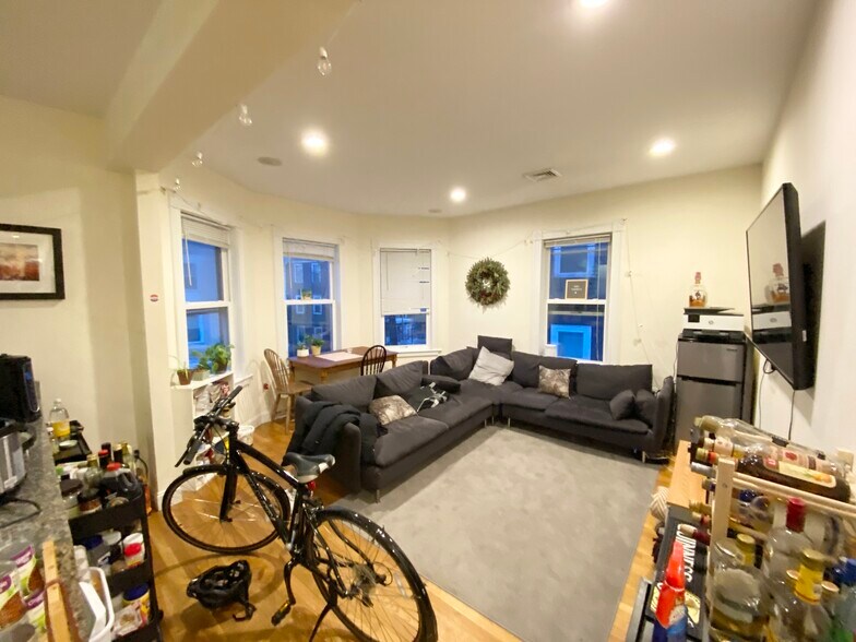 Primary Photo - 5 Oswald St