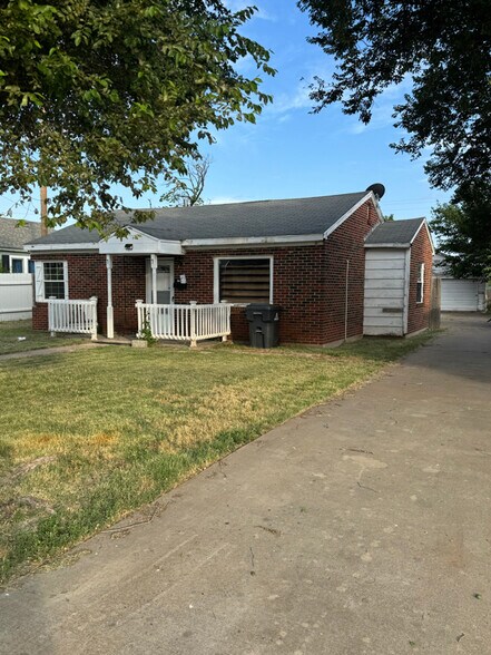 Building Photo - 4613 SW 16th Ave