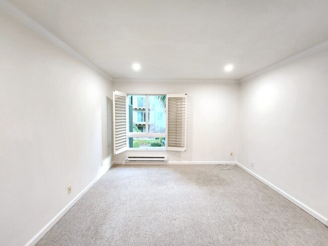 Building Photo - large south-facing, updated 1 bedroom home