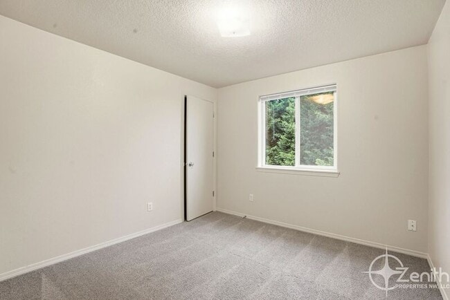 Building Photo - 3000 Cherry St