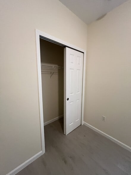 Building Photo - 2128 River Turia Cir