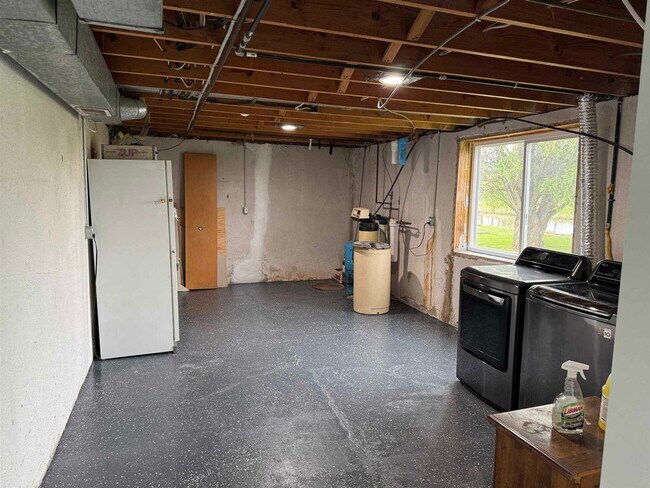 Building Photo - 92 Brookfield Dr