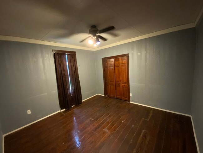 Building Photo - 217 E Roselawn St