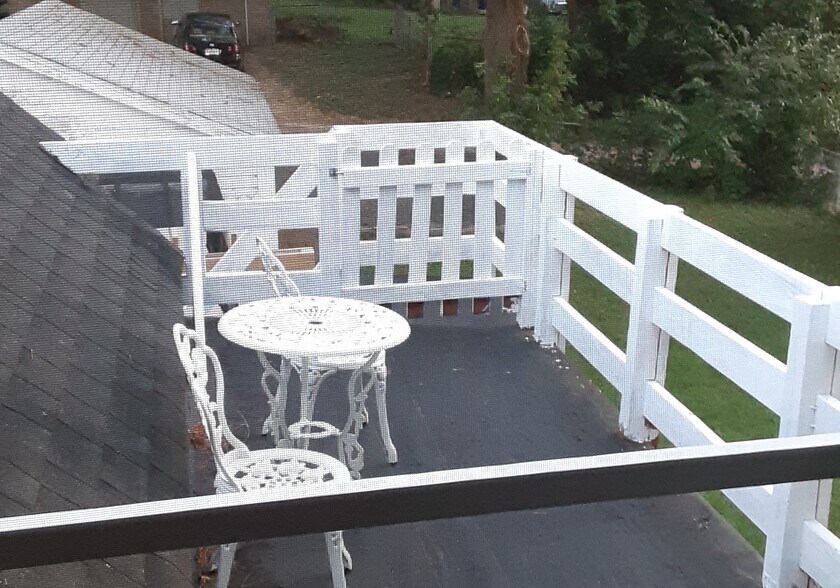 Balcony - 520 Lawrence Ave