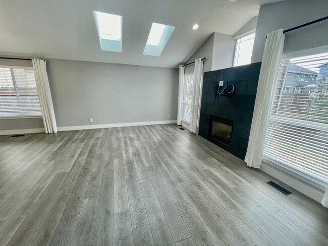 Building Photo - Beautifully Remodeled 3bd/2bath Hillsboro ...