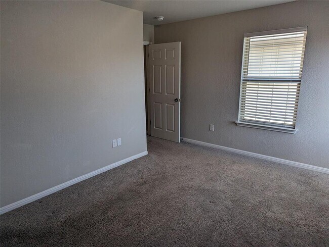 Building Photo - 525 Betty Ann Wy