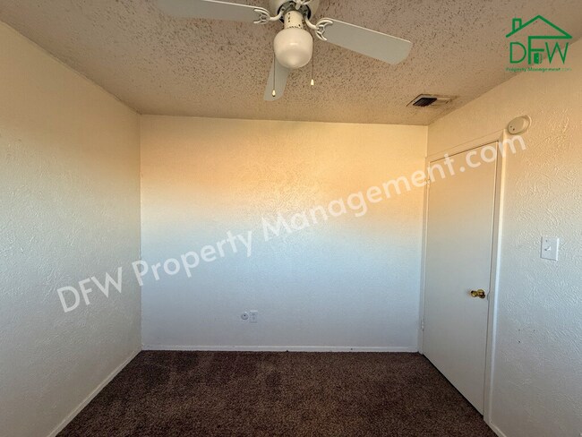 Building Photo - 1021 Pleasant Valley Ln