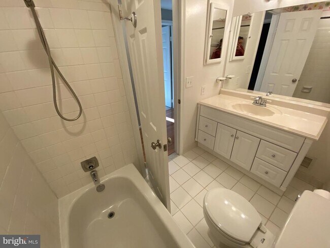 Building Photo - 9400 Candleberry Ct