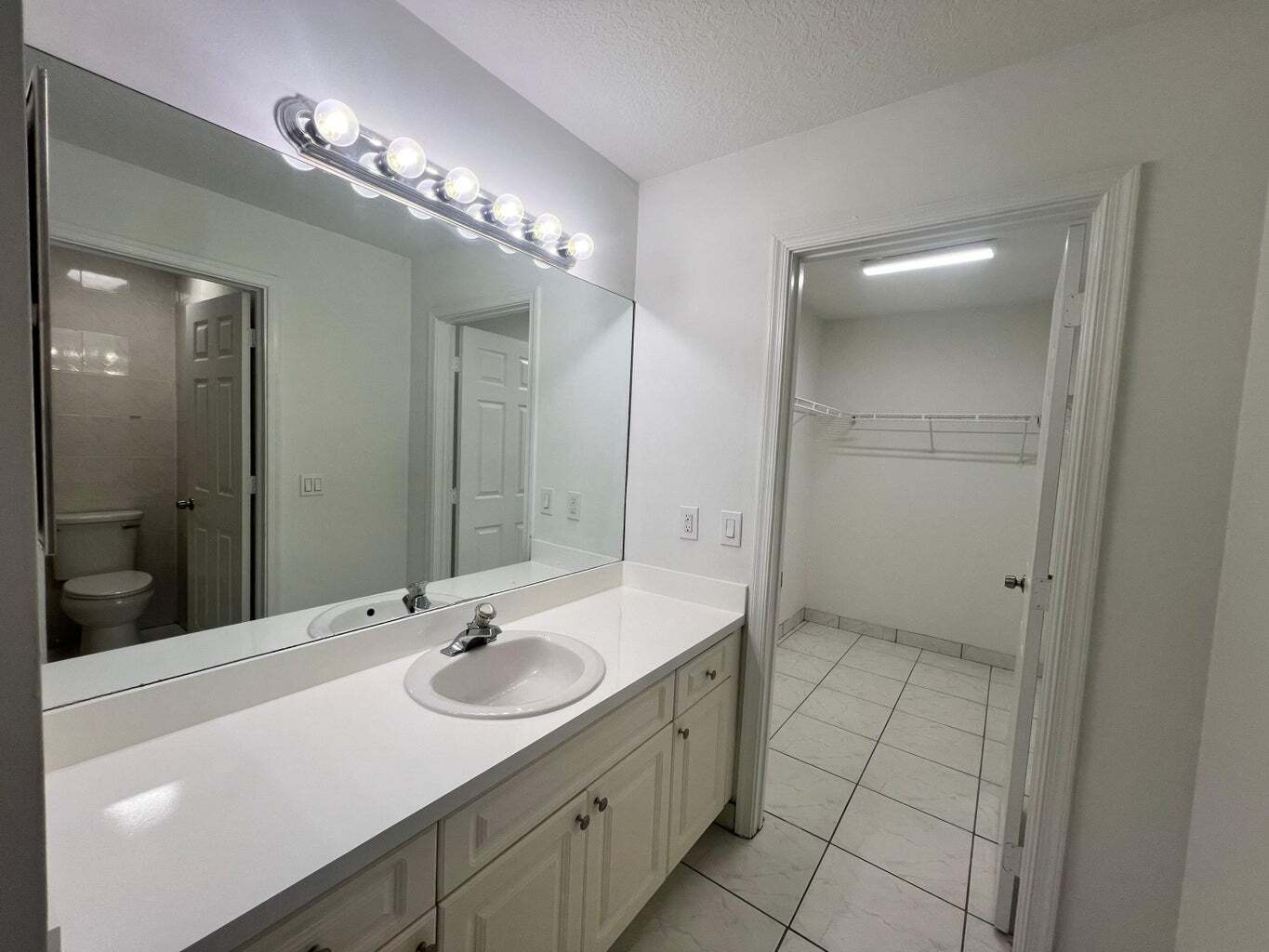 Building Photo - 1096 Staghorn St