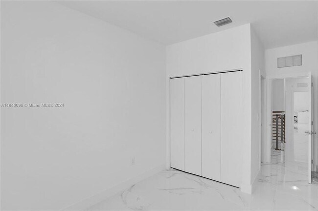 Building Photo - 10271 NW 72nd St