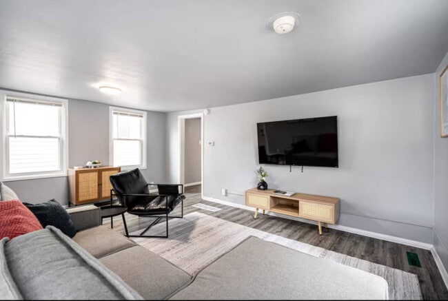 Primary Photo - 1529 N Jefferson St