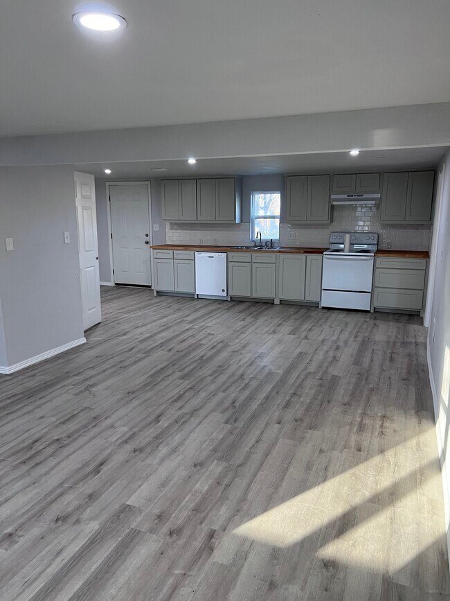 Building Photo - 209 Pecan St