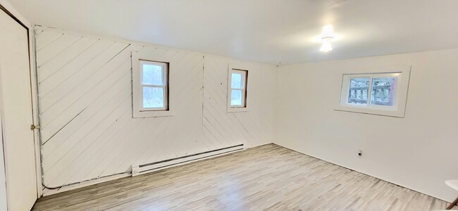 Building Photo - 46 N Center St