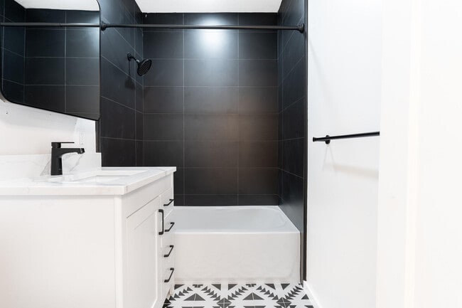 Building Photo - 1640 NW 6th Ave