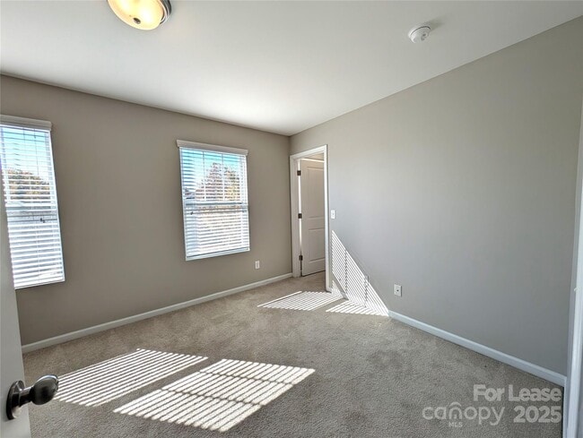 Building Photo - 10814 Derryrush Ave