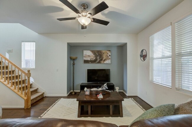 Building Photo - 905 Equinox Loop