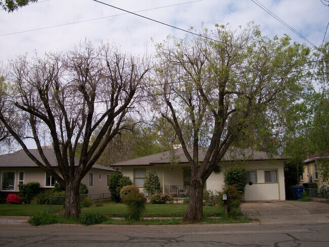 Building Photo - CHARMING GARDEN TRACT HOME