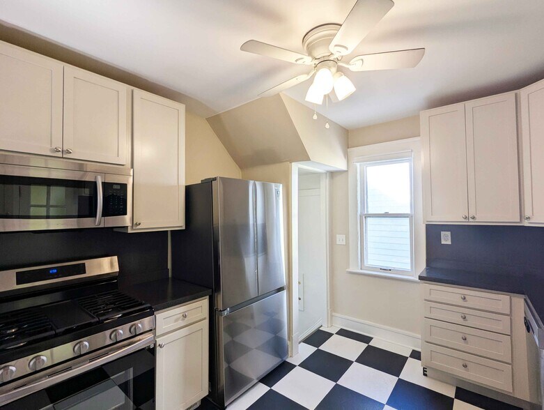 All Appliances Stay - 1497 Lauderdale Ave