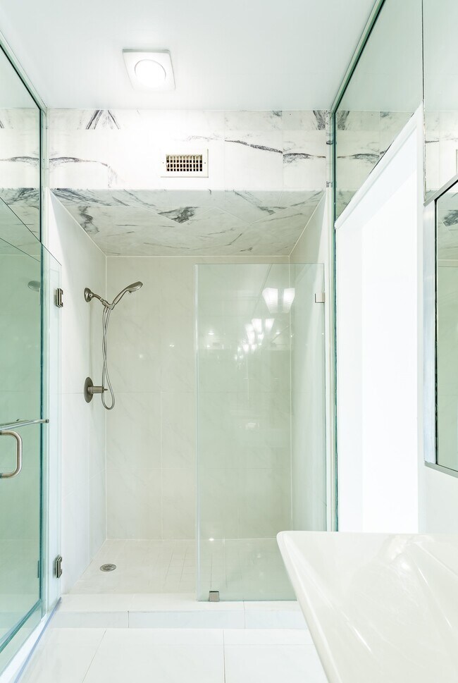 Building Photo - 1302 Marina Bay Dr